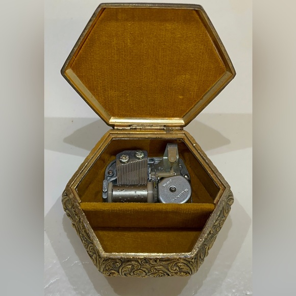 Unique Vintage Gift- Sankyo Music Trinket Jewelry Box - Picture 8 of 8